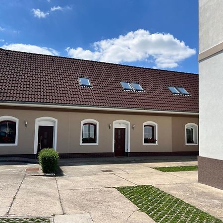 Penzion Manes Krabcice Bagian luar foto